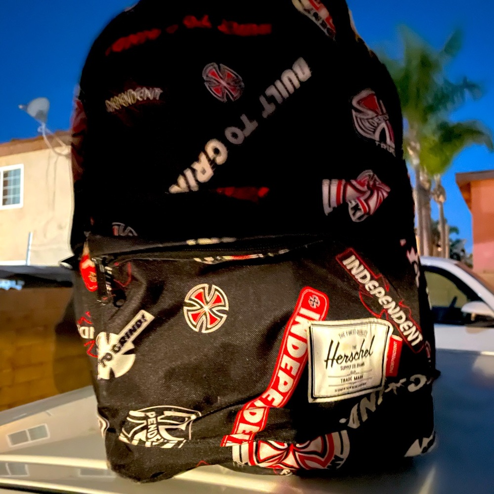 Independent backpack skateboard